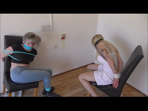 ❤️ Tràilleach / ceangailte agus gagged / nighean ann an àmhghar ❤  Porno  leinn