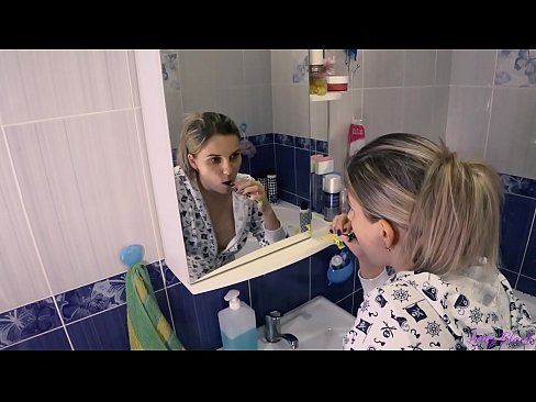 ❤️ Bidh Hack le òga ann am pajamas a’ crìochnachadh cum beòil ann an asal - letty black ❤  Porno  leinn